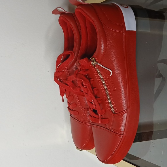 Guess mens red and white zip side sneakers  size 9.5 - Picture 3 of 13